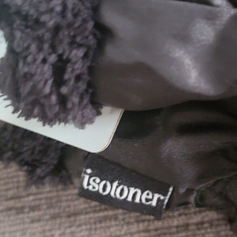Isotoner SleekHeat Quilted pattern Gloves smarTouch® technology plush li… - Picture 9 of 12